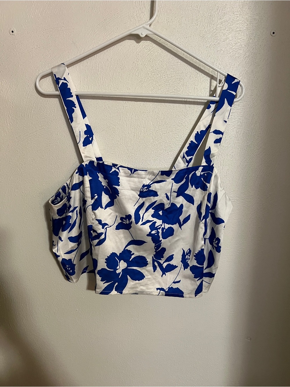 PETAL & PUP Lulu Floral Crop Top Flowy Summer Casual Blue White Womenβs Sz L NWT